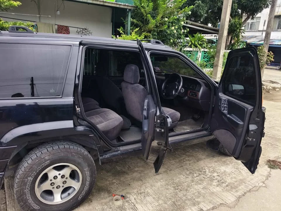 1999 Jeep Grand Cherokee ZJ 2