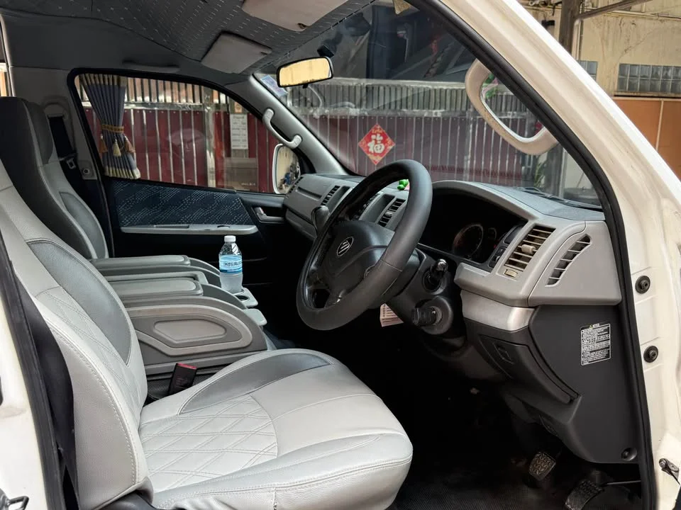 2017 Toyota Commuter V (H200) 3