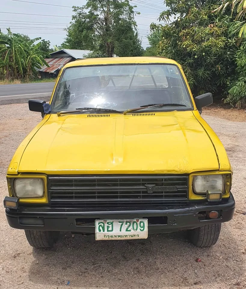 1986 Toyota Hilux Mighty-X V 3