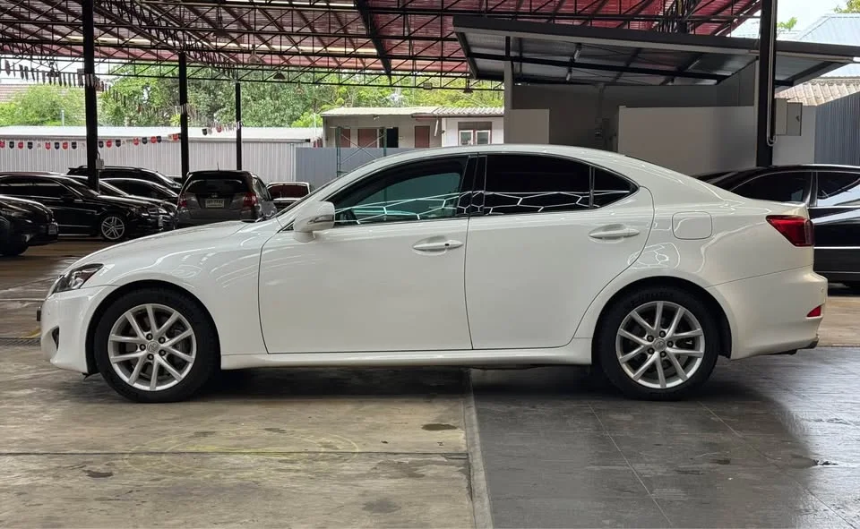 2011 Lexus IS II 3