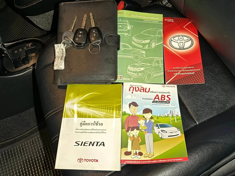 2016 Toyota Sienta II 3