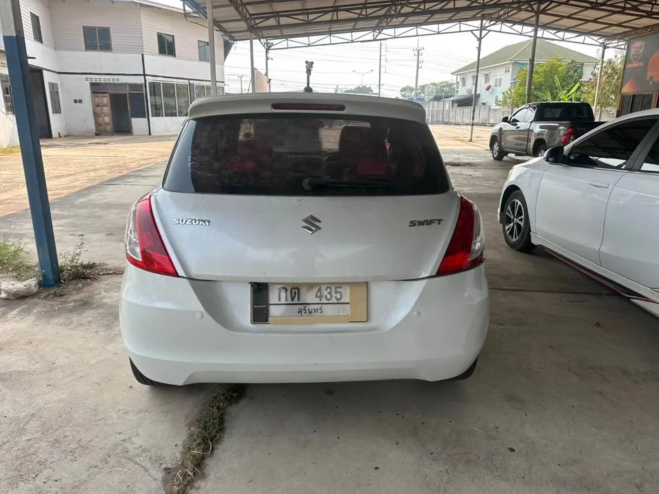 2015 Suzuki Swift II 3