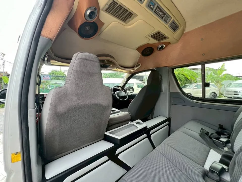 2009 Toyota Commuter V (H200) 3