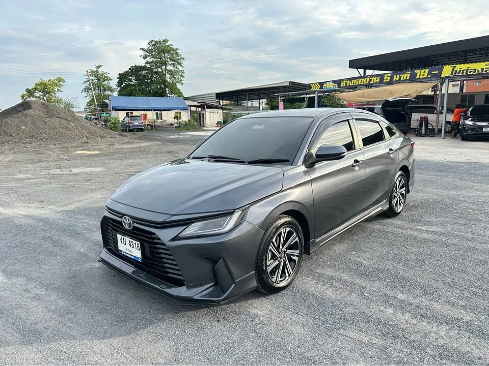 2025 Toyota Yaris ATIV IV 3