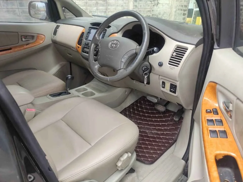 2010 Toyota Innova I 2