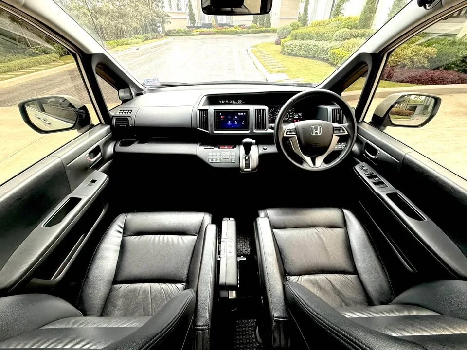 2013 Honda Stepwgn IV 3