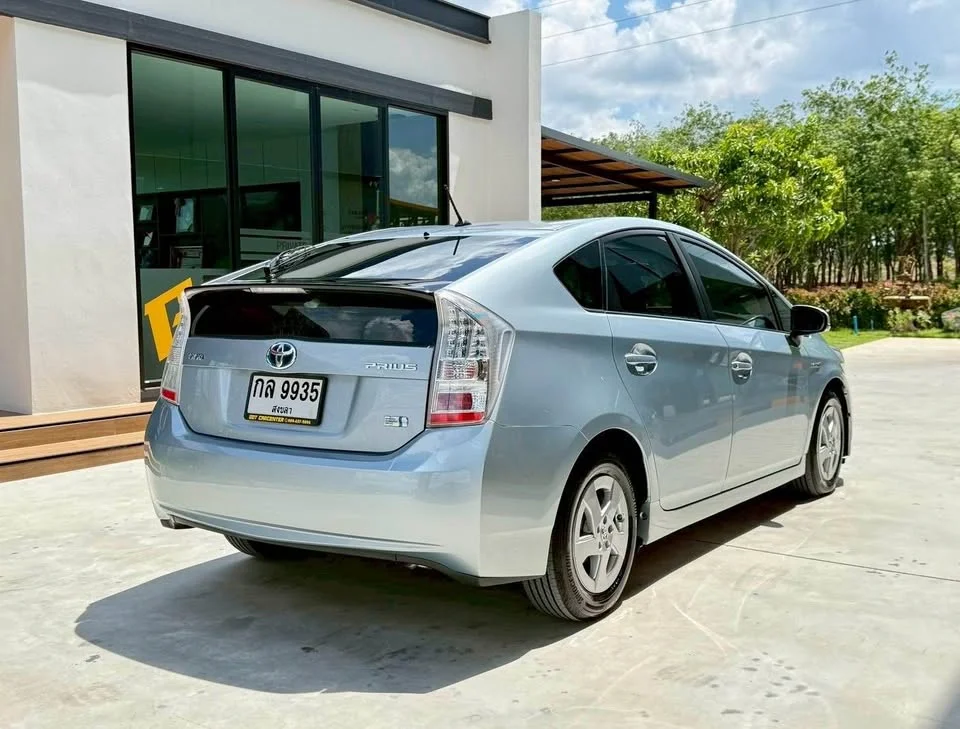 2011 Toyota Prius III 3