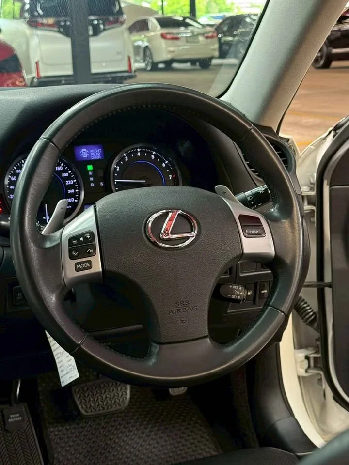 2011 Lexus IS II 3