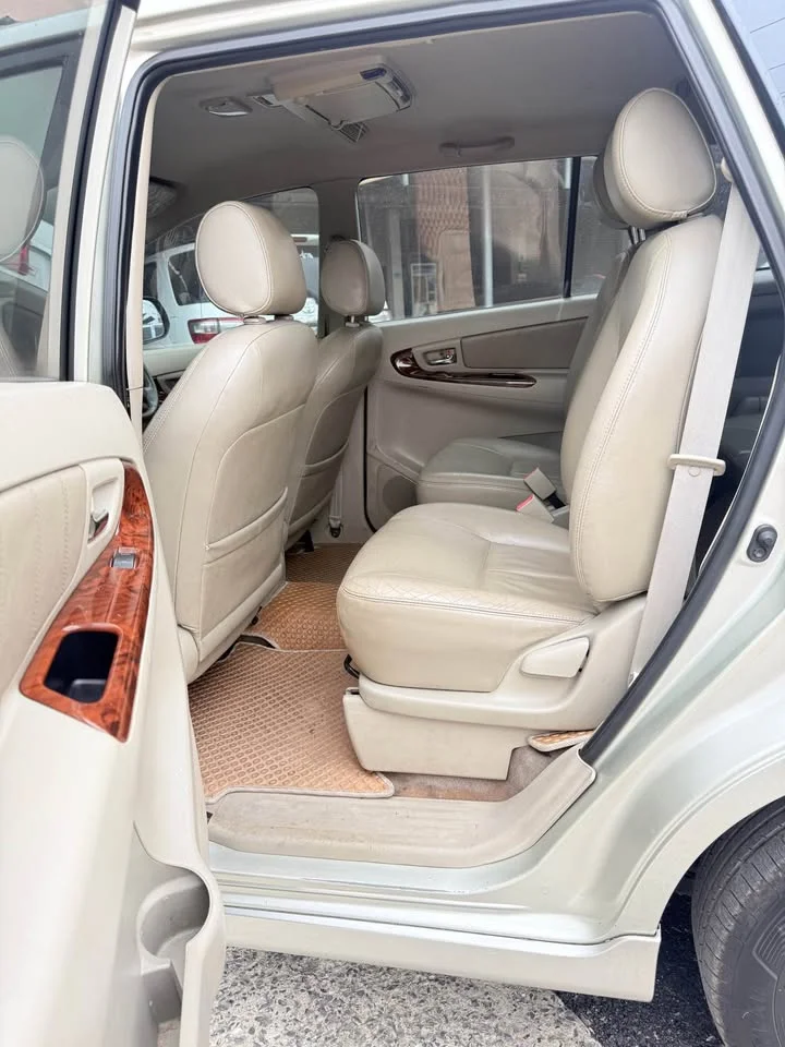 2012 Toyota Innova I 2