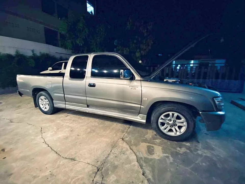 2004 Toyota Hilux Tiger VI 2