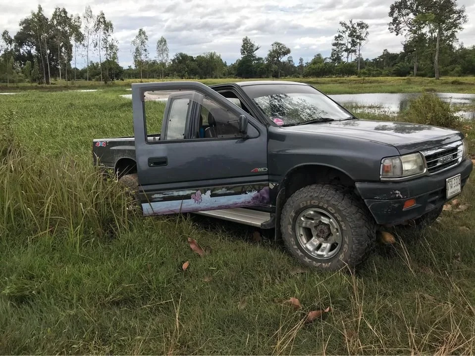 1996 Isuzu TFR III 2