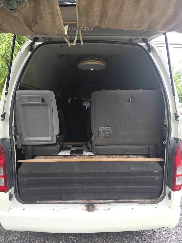 2013 Toyota Commuter V (H200) 3