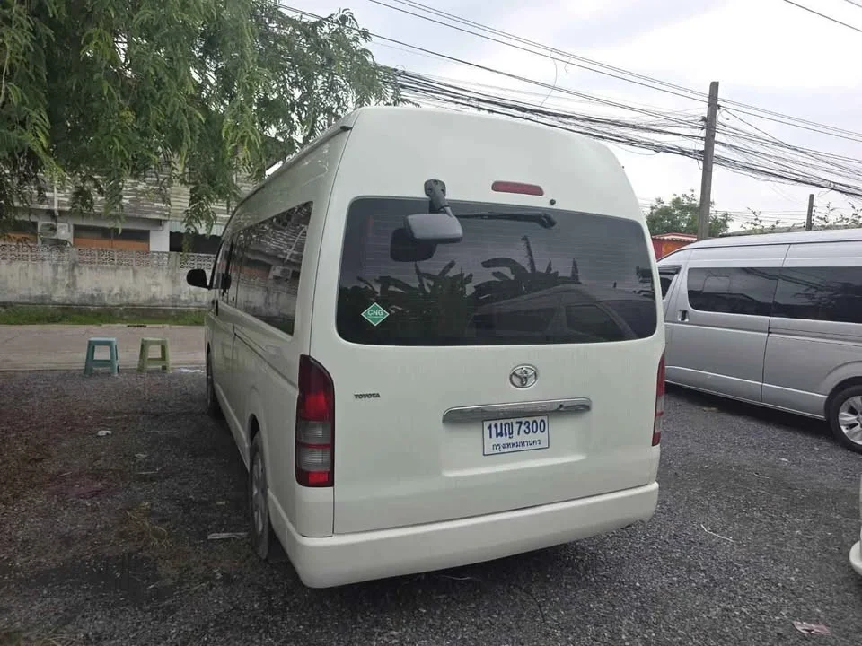 2013 Toyota Commuter V (H200) 2