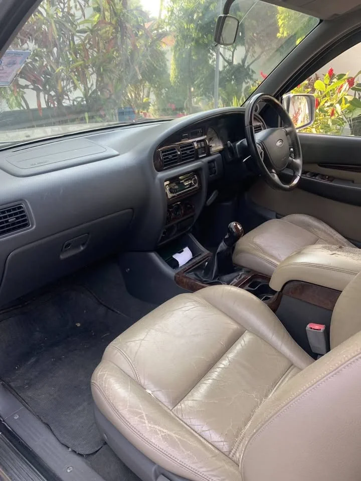 2004 Ford Everest I 3