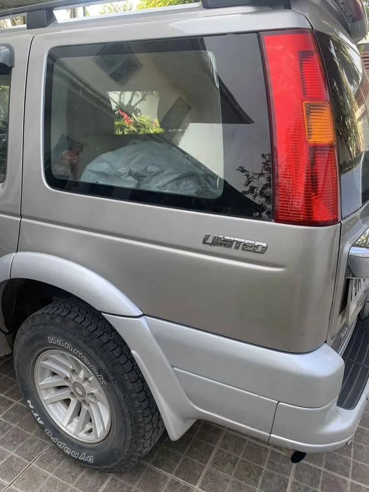 2004 Ford Everest I 3