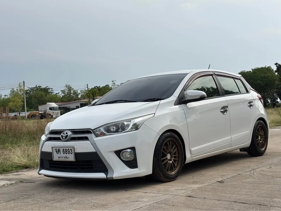 2015 Toyota Yaris III 2