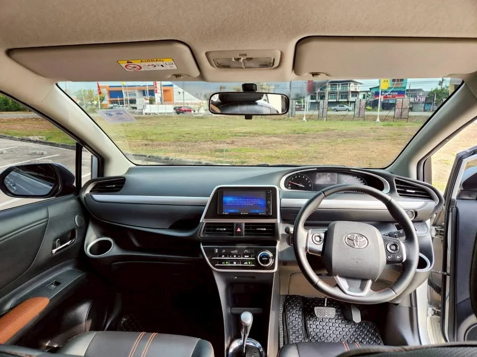 2016 Toyota Sienta II 3