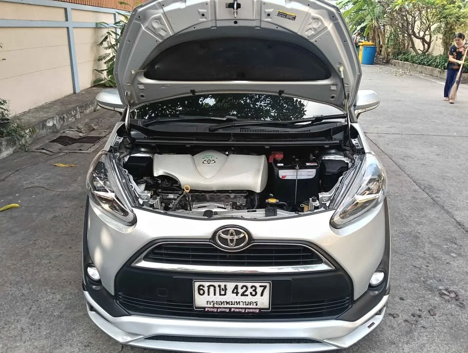 2017 Toyota Sienta II 2