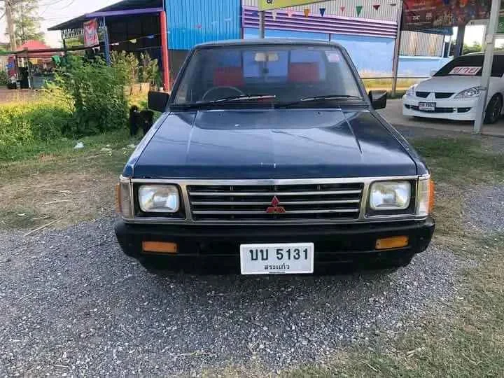 1994 Mitsubishi Triton II 2