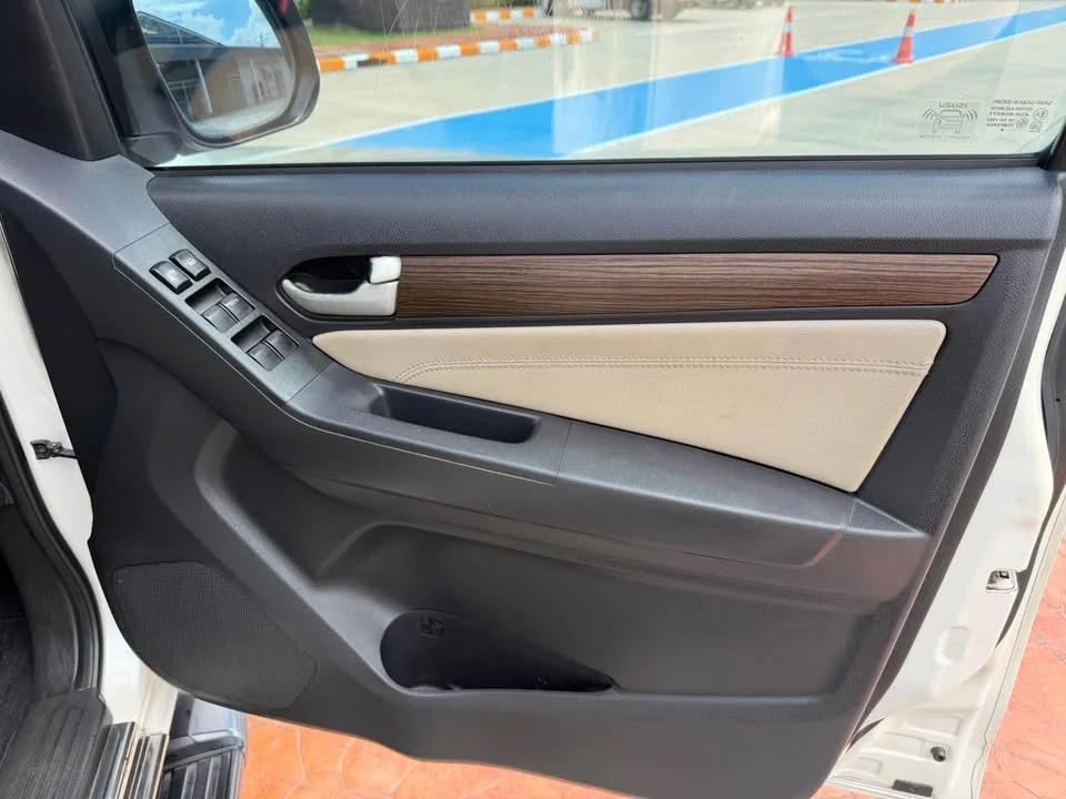 2014 Isuzu MU-X I 3