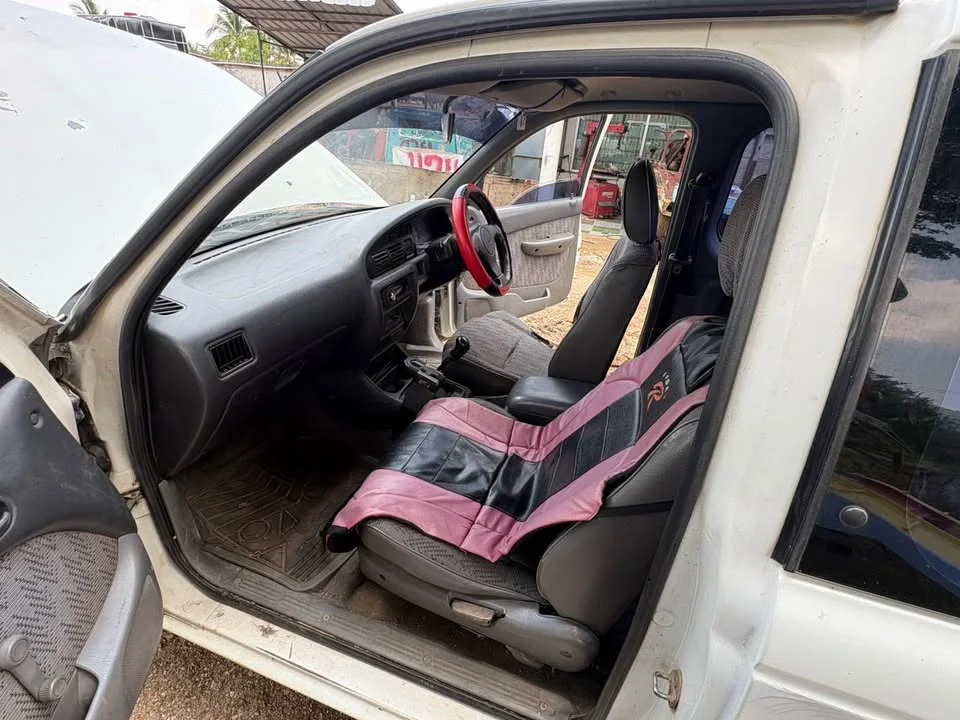 2000 Mazda 2500 Fighter V 2