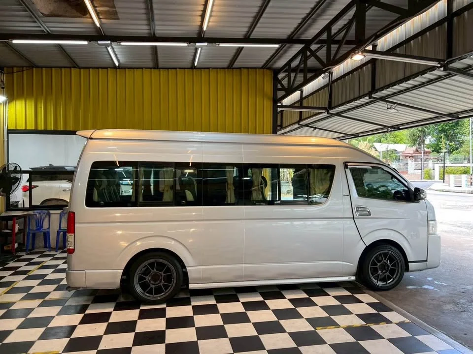 2009 Toyota Commuter V (H200) 2