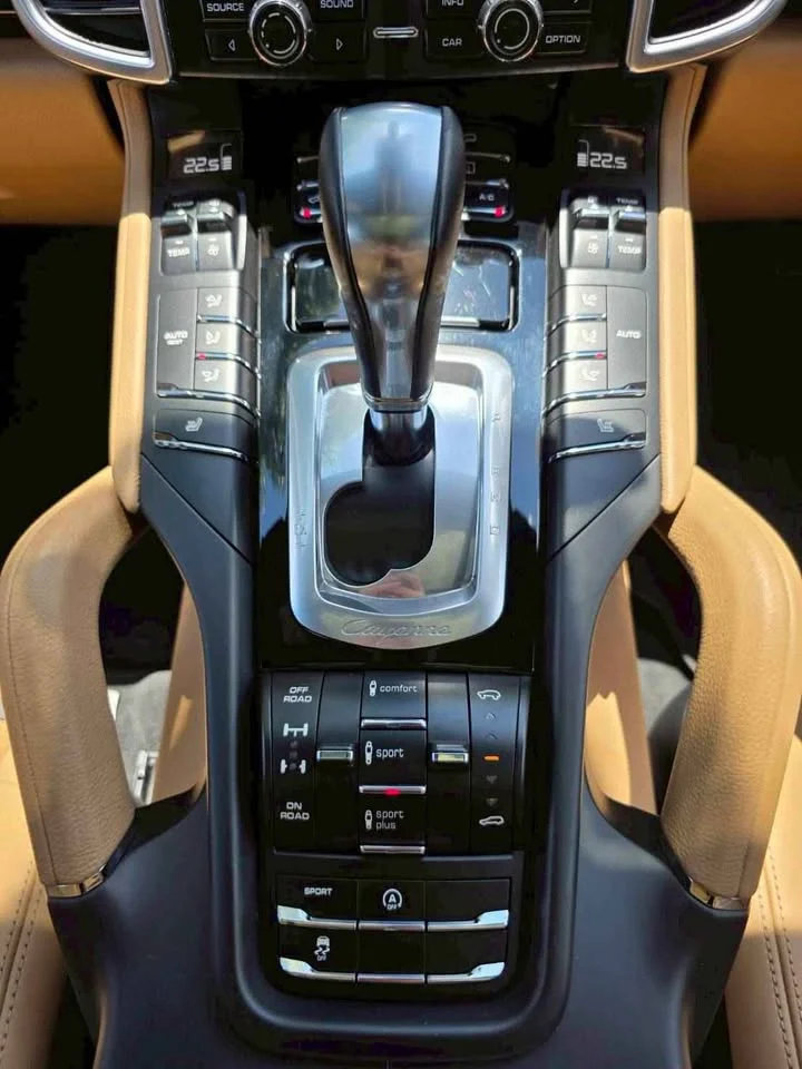 2015 Porsche Cayenne II 2