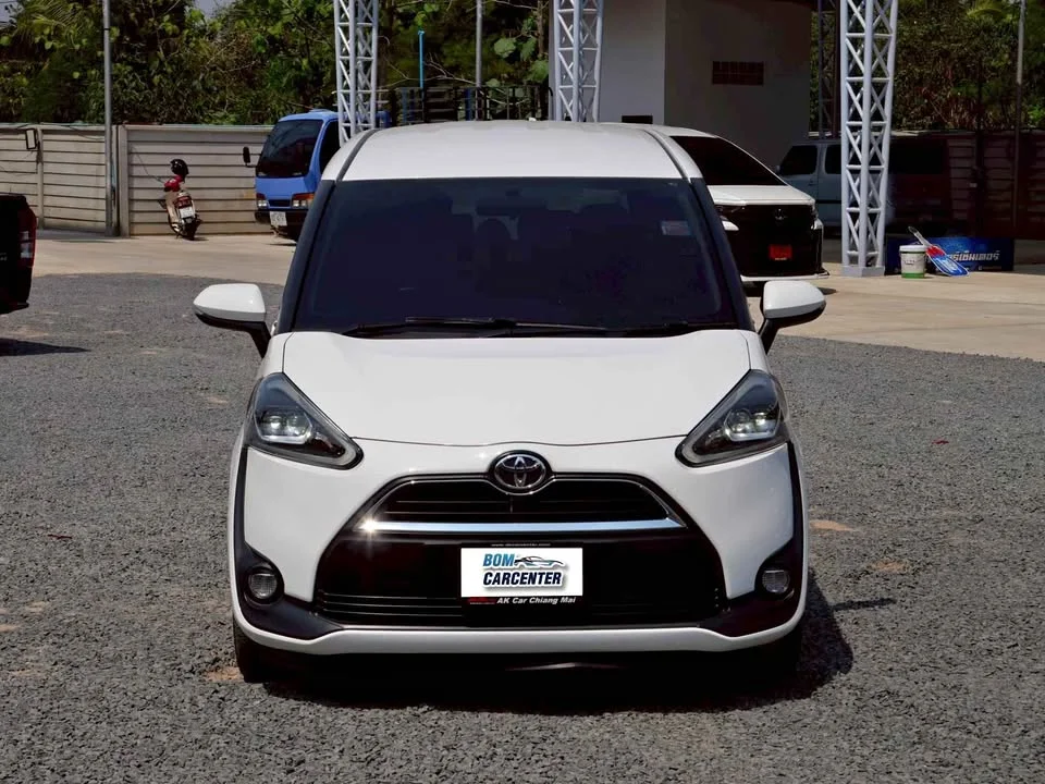 2017 Toyota Sienta II 2