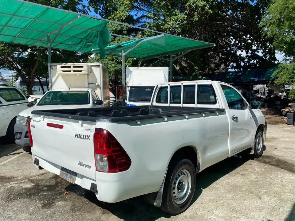 2017 Toyota Hilux VIII 2