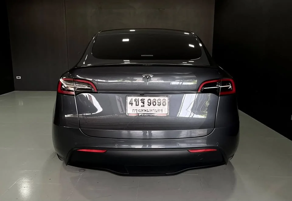 2023 Tesla Model Y 2