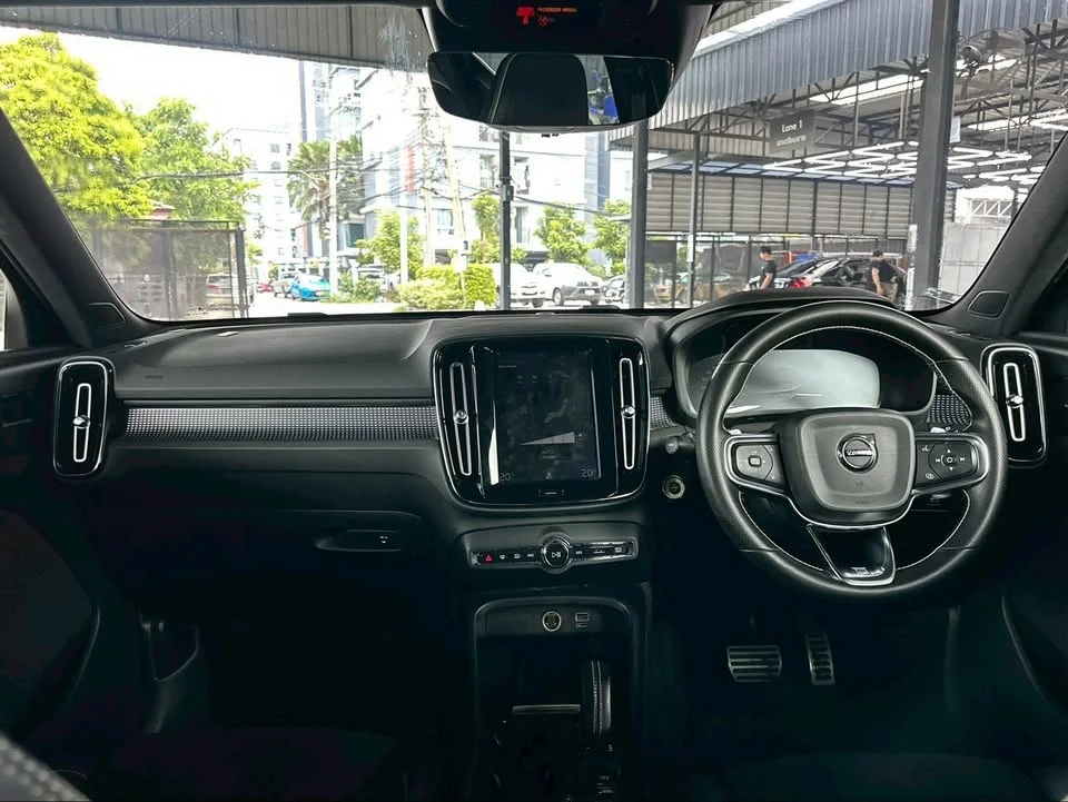 2019 Volvo XC40 2