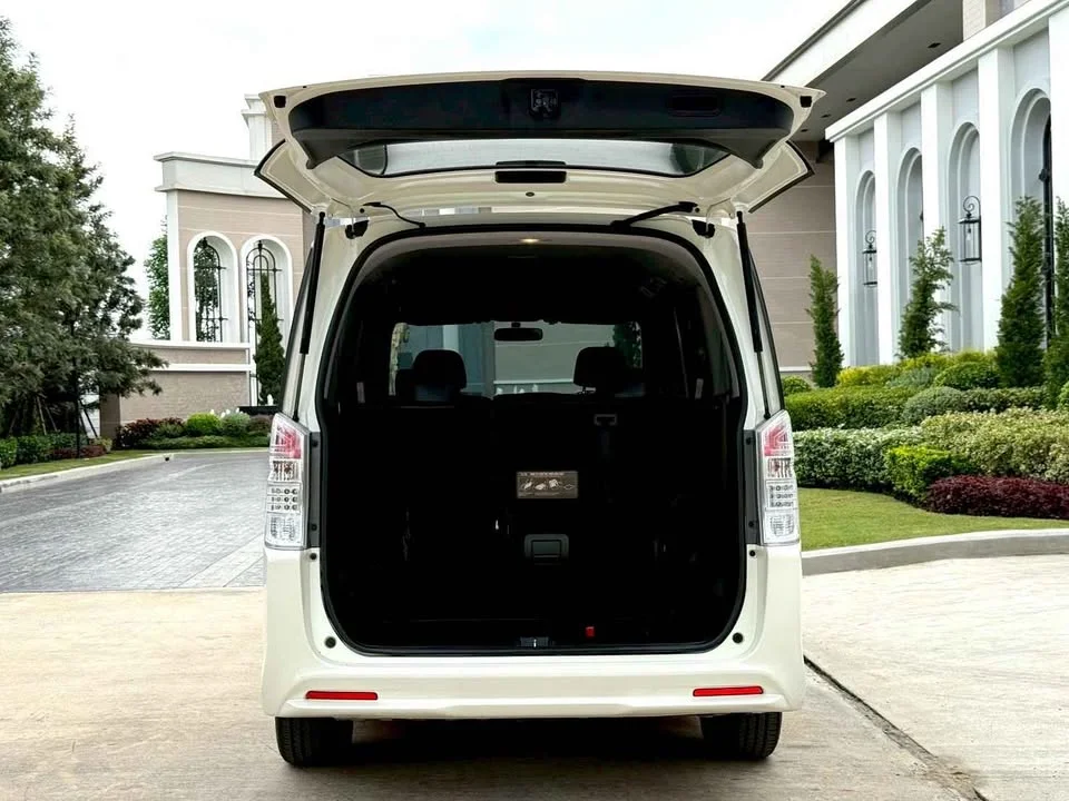 2013 Honda Stepwgn IV 2