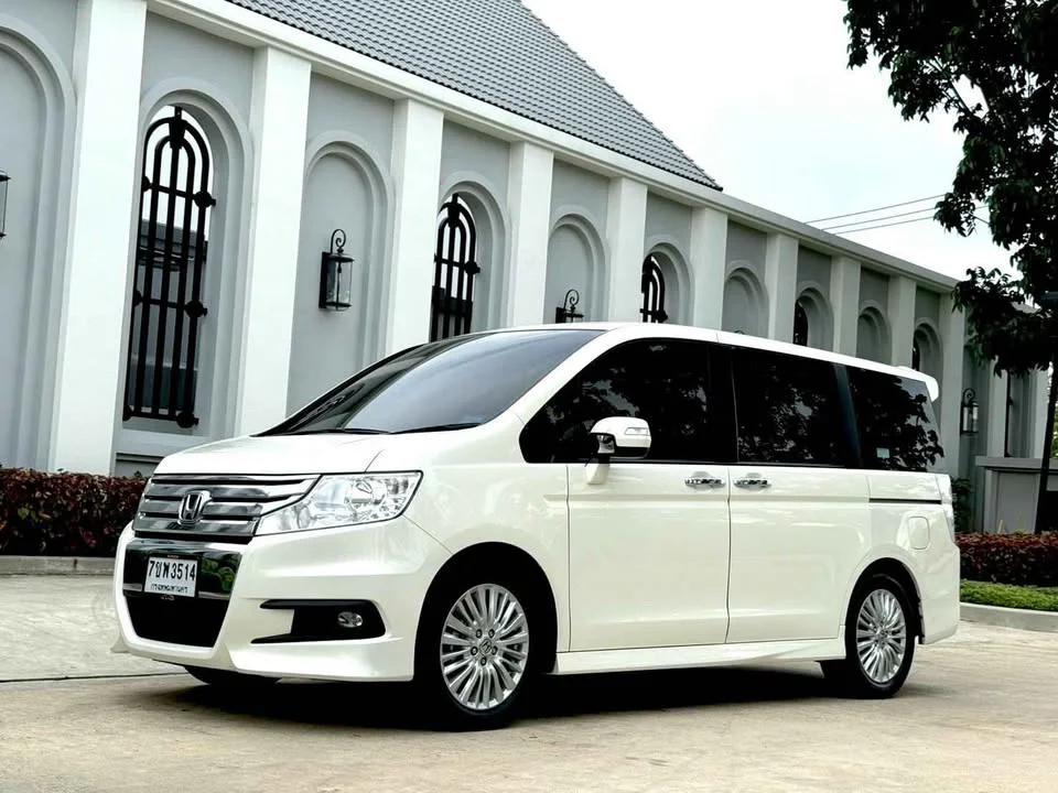 2013 Honda Stepwgn IV 3