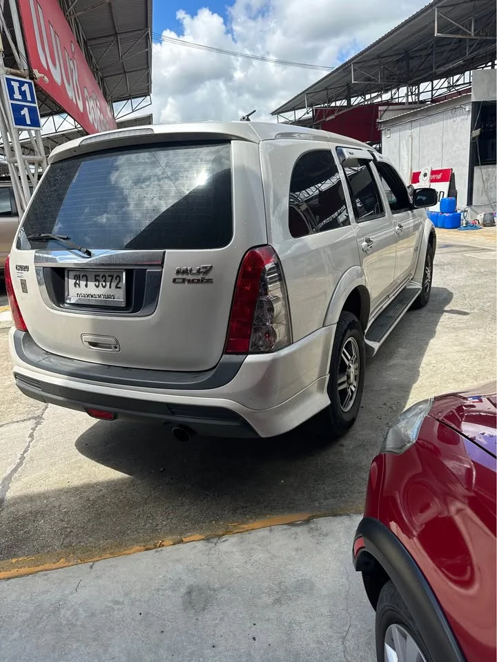 2012 Isuzu MU-7 3