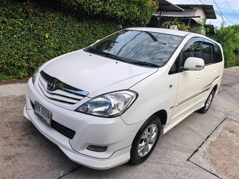 2010 Toyota Innova I 2