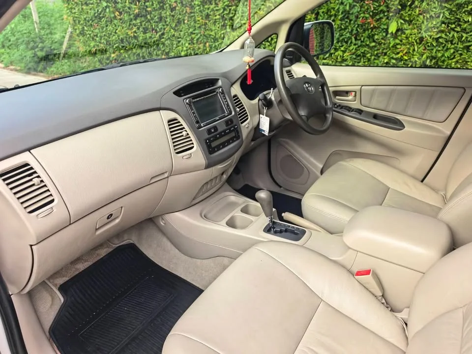 2010 Toyota Innova I 3