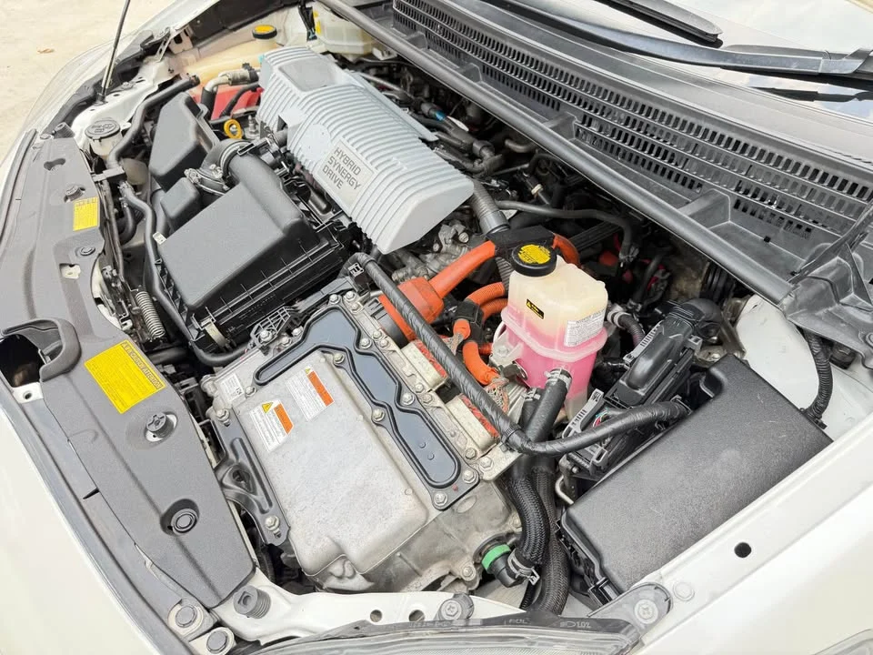2013 Toyota Prius III 2