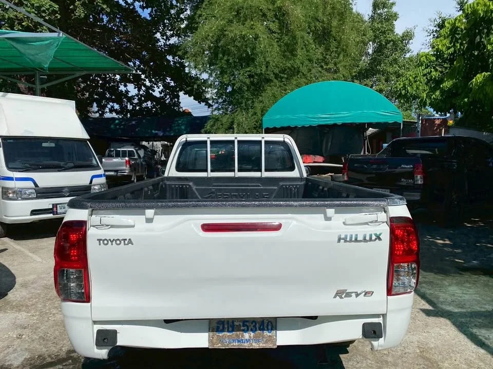 2017 Toyota Hilux VIII 2