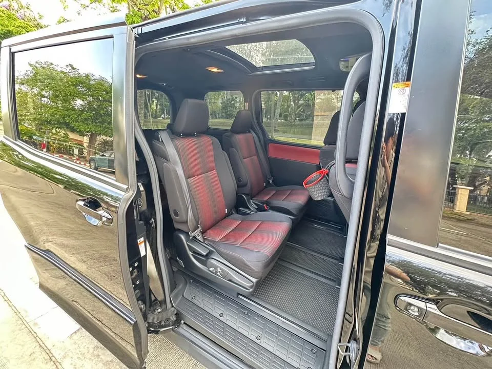 2019 Toyota Voxy III 3
