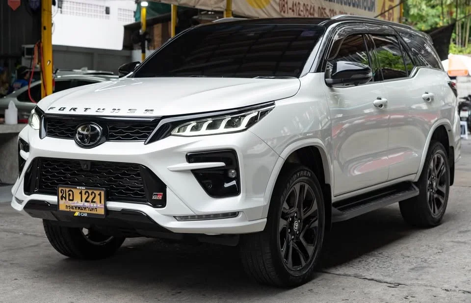 2023 Toyota Fortuner II 2