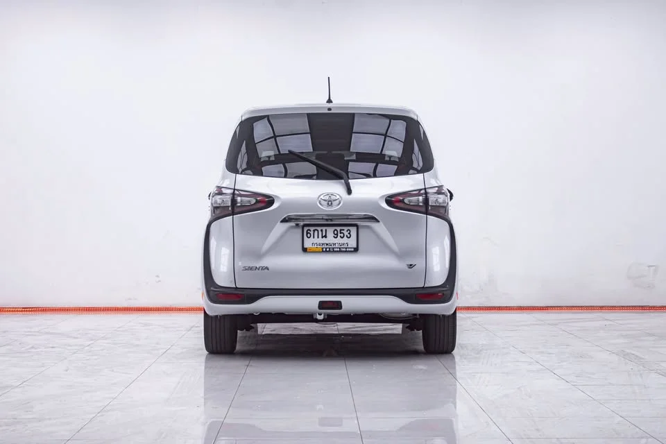 2017 Toyota Sienta II 3