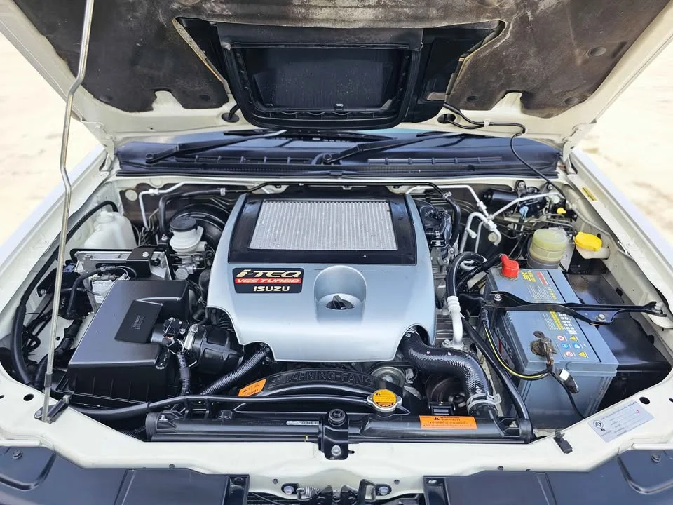 2011 Isuzu MU-7 2