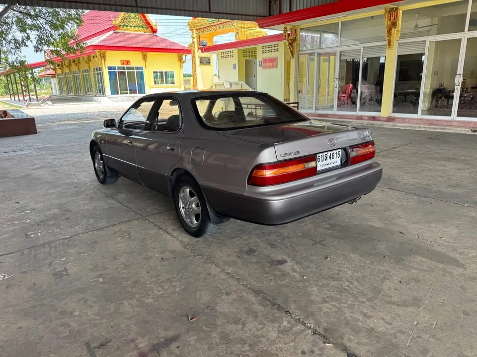 1996 Lexus ES II 3