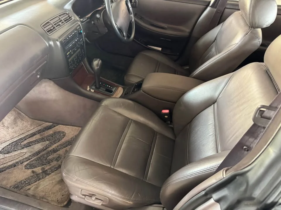 1996 Lexus ES II 2