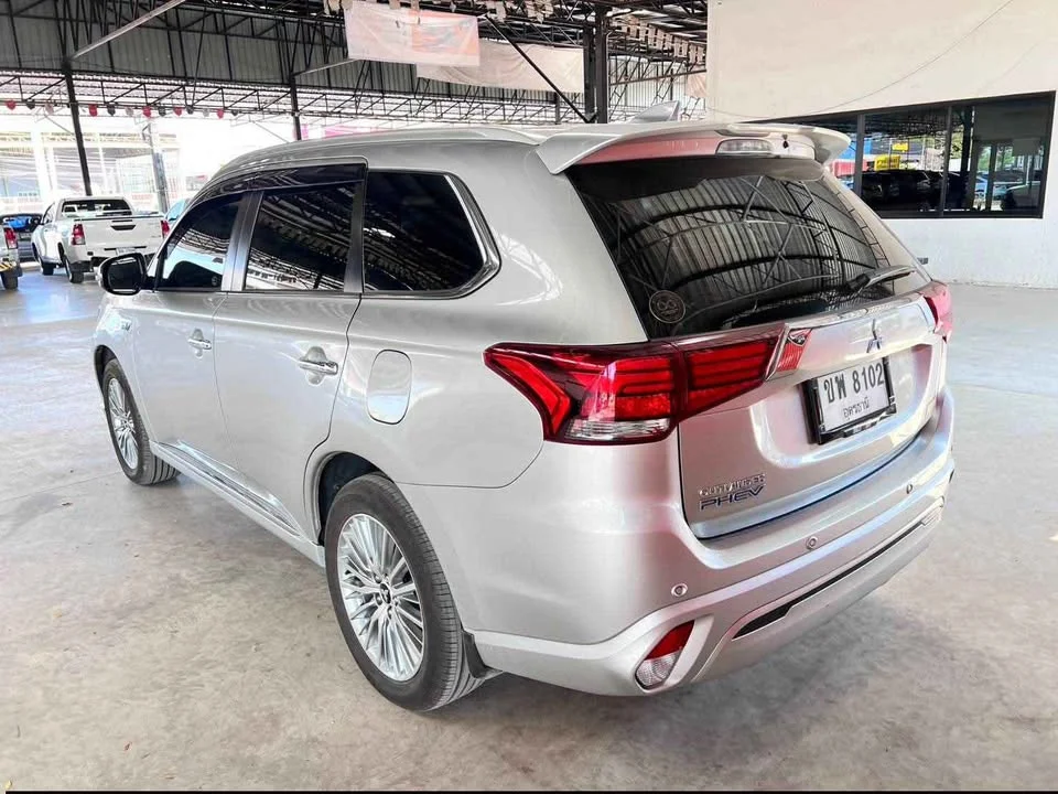 2021 Mitsubishi Outlander III 2