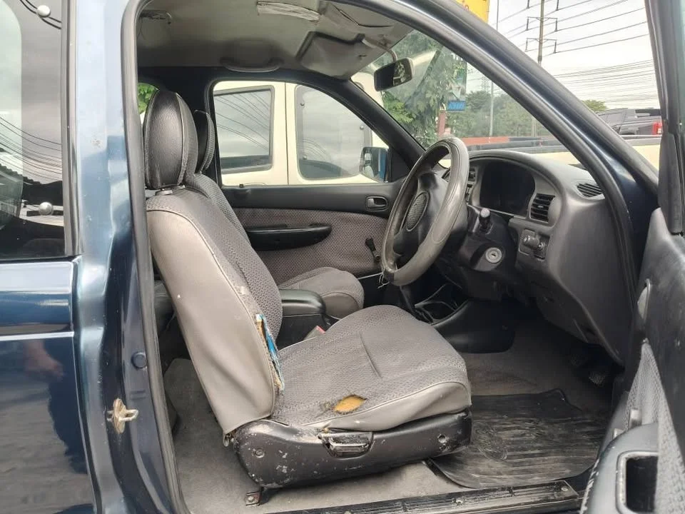 2004 Mazda 2500 Fighter V 2