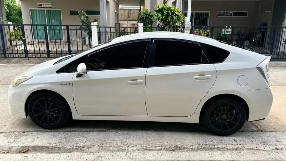 2012 Toyota Prius III 3