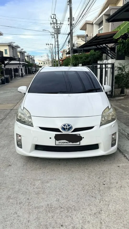 2012 Toyota Prius III 2