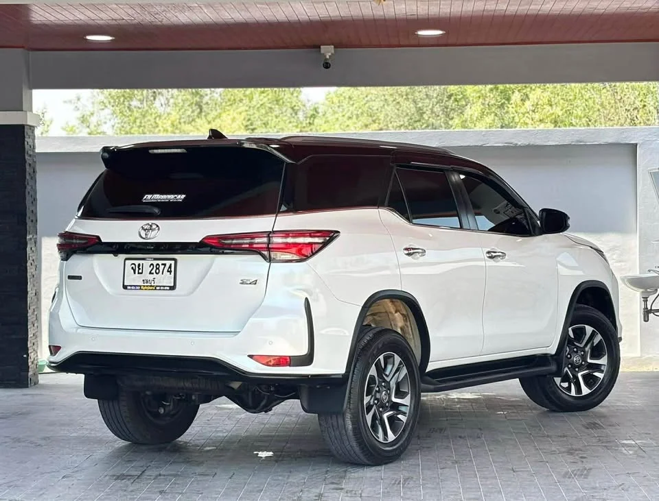 2023 Toyota Fortuner II 3