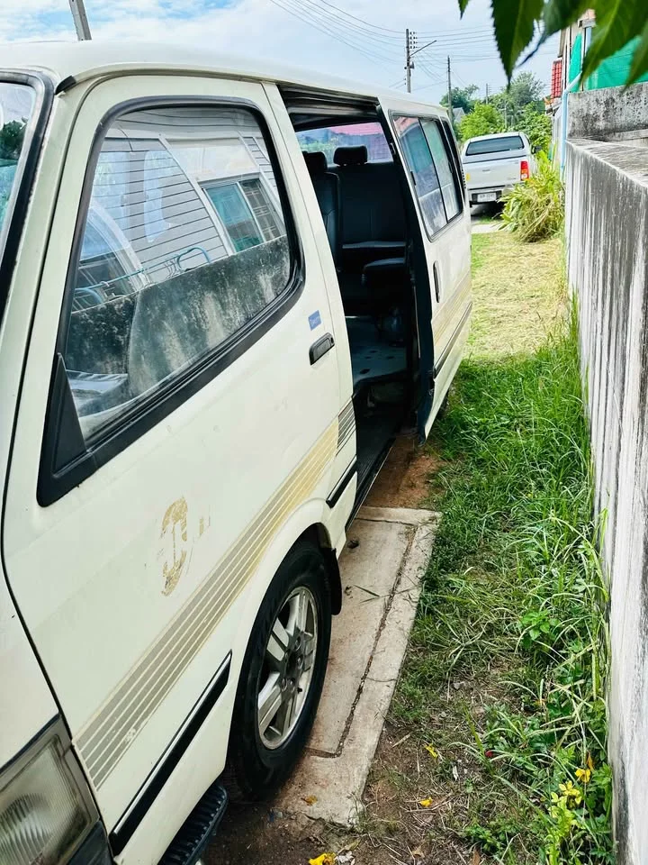 2001 Toyota Commuter IV (H100) 3